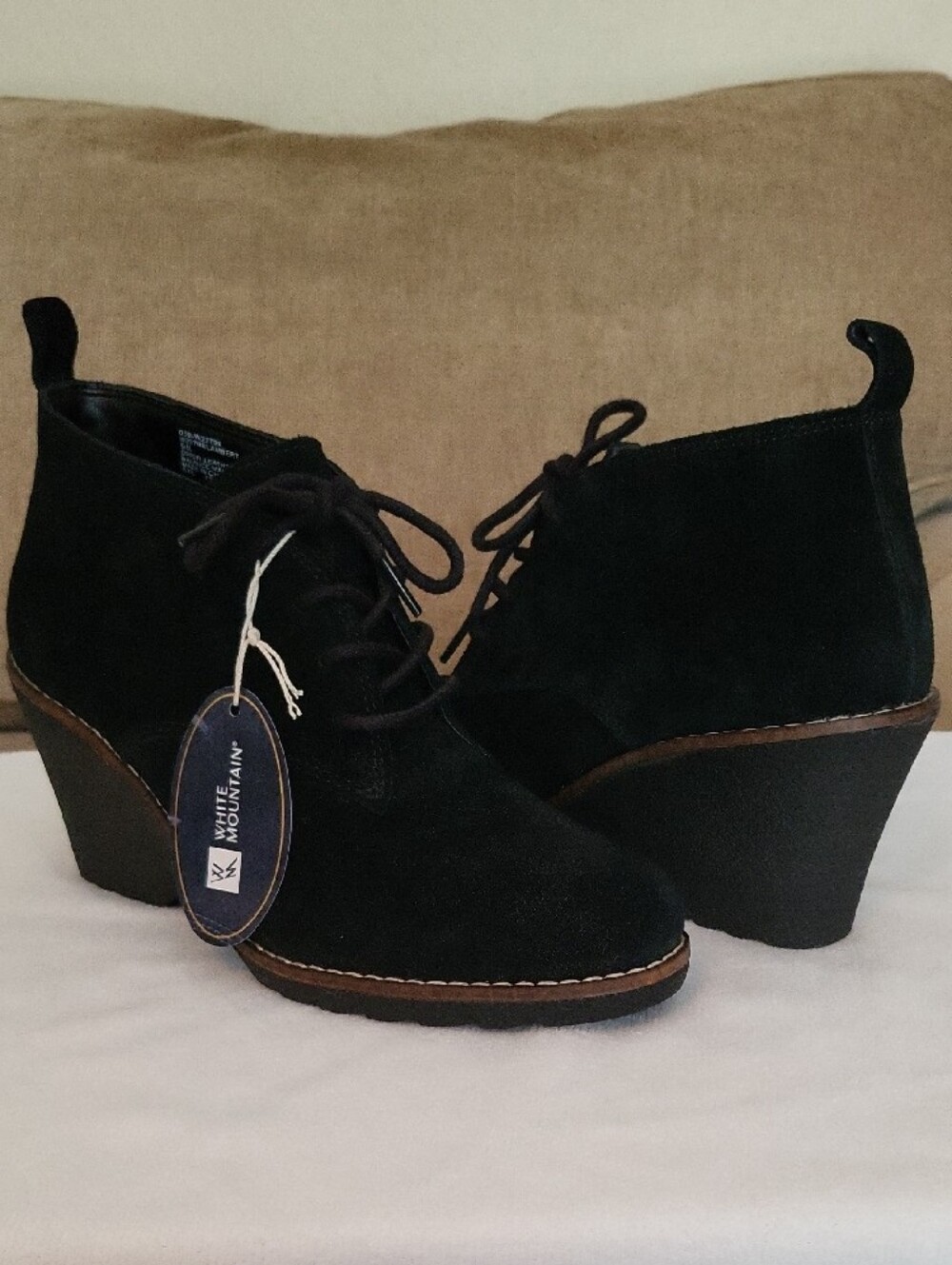 White Mountain Black Suede Lace-Up Wedge Booties Size 9M New In Box